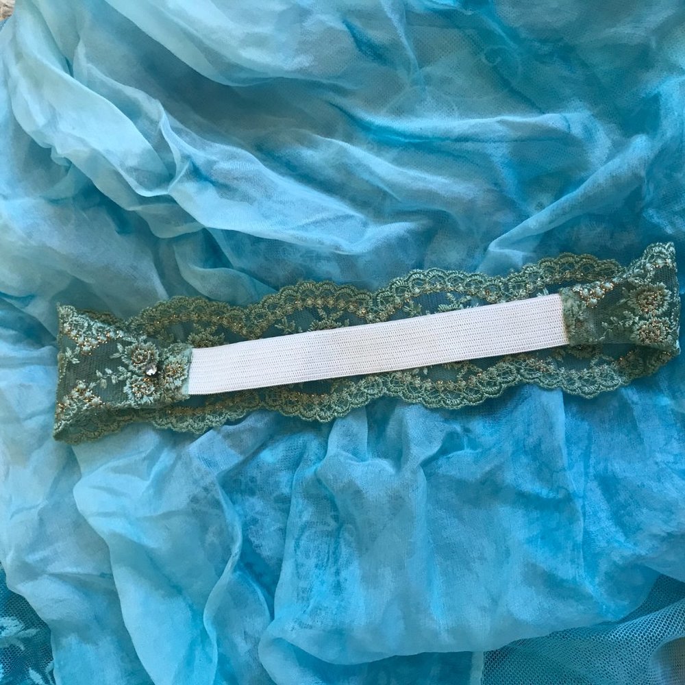 3/$15 Green-Gold Sheer Elastic Headband. - Picture 2 of 2